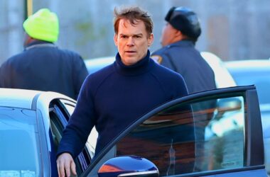 Шоураннер Интервью с вампиром рассказал, будут ли снова переименовывать сериал Декстер