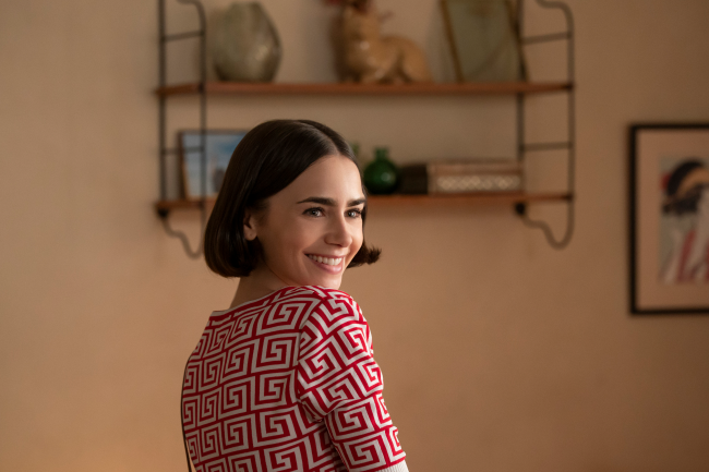 Режиссёр «Эмили в Париже» рассказывает о финале пятого сезона Режиссёр «Эмили в Париже» рассказывает о финале пятого сезона